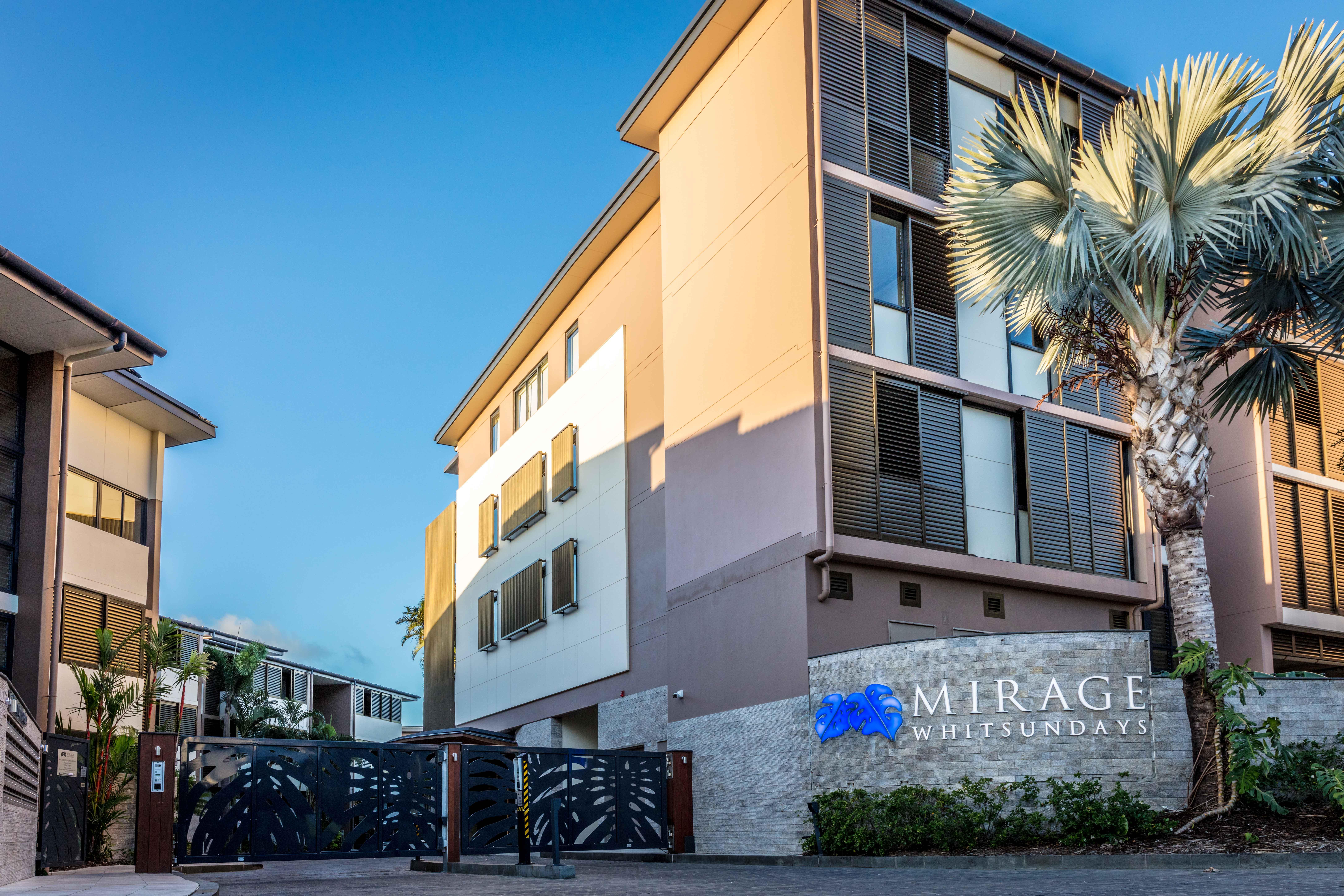 Aparthotel Mirage Whitsundays Airlie Beach Exterior foto